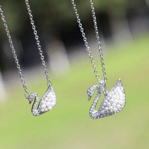 Swarovski large pearl swan necklace